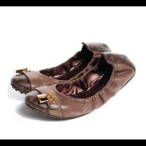 Louis Vuitton flats size 8